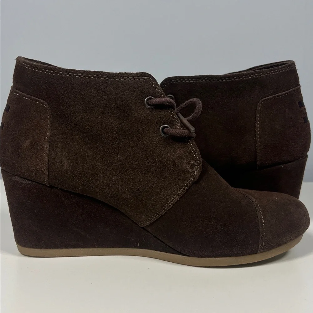 Toms Women's Chocolate Brown Suede Wedge Boots‎ Comfortable Shoes Size 9.5